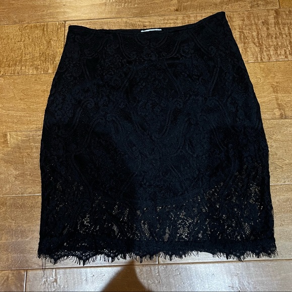 Lace overlay TOBI skirt - Picture 2 of 3